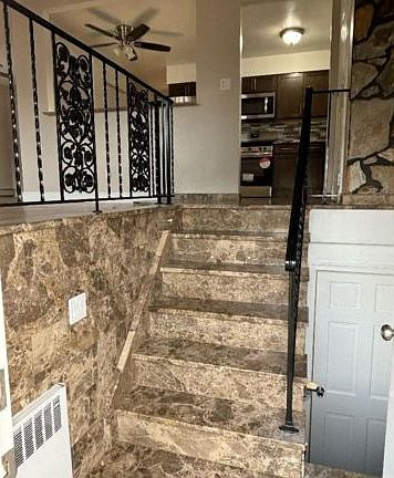 2nd image of 3620 Manhasset St