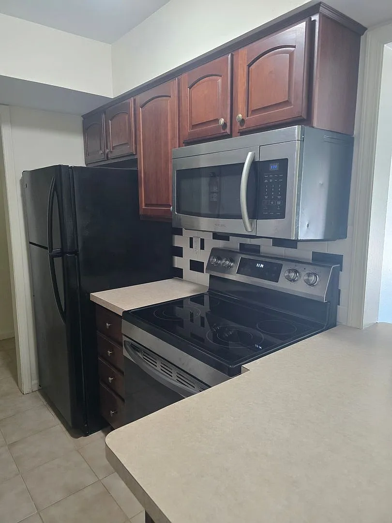 2 bed, 1.0 bath, $1,000 — Photo 3