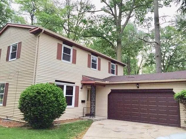 2287 Heatherwood Dr photo 1
