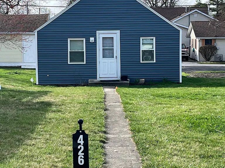 426 E Wiley Ave — Photo 1