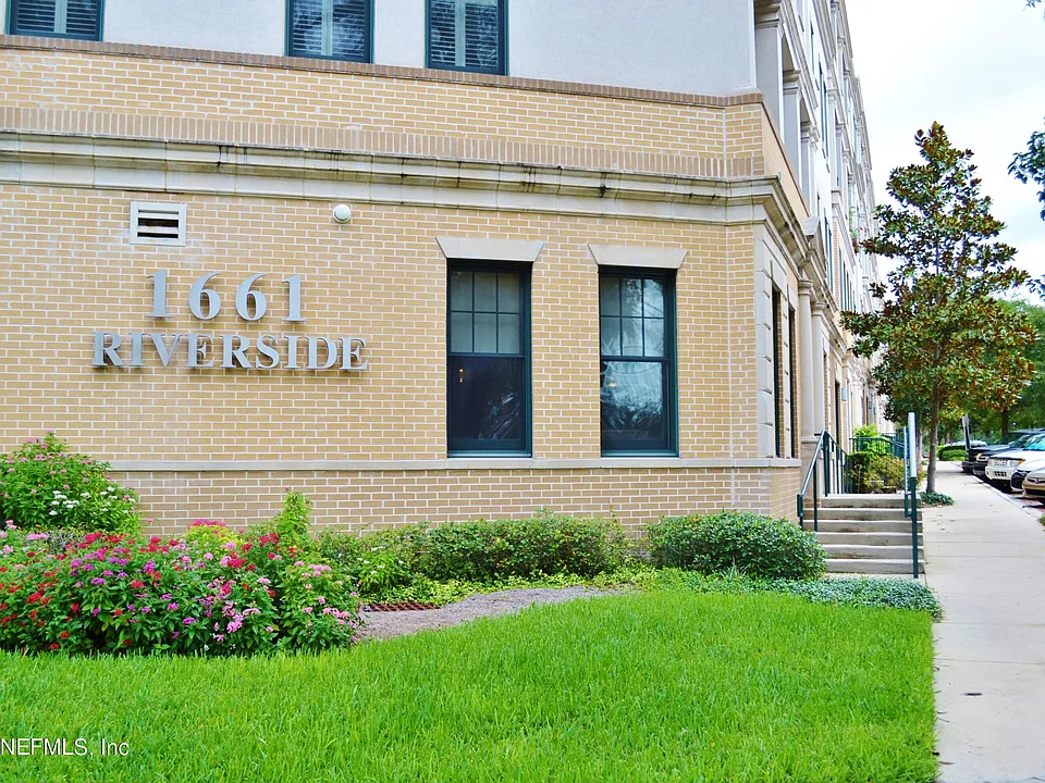 1661 Riverside Ave #412