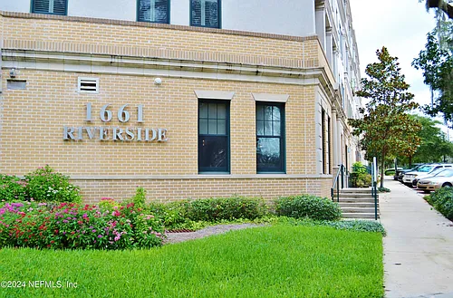 1661 Riverside Ave Photo 1