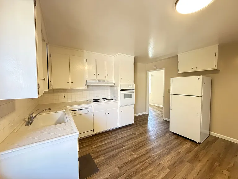 544-548 E McKinley Ave — Photo 12