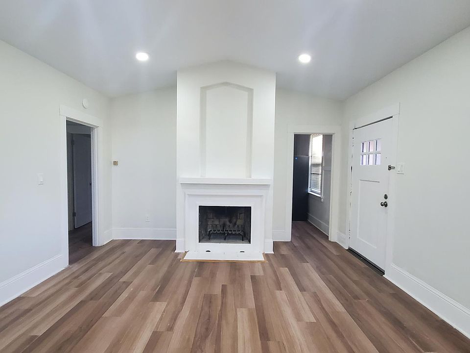 1st image of 228 Peninsula Ave