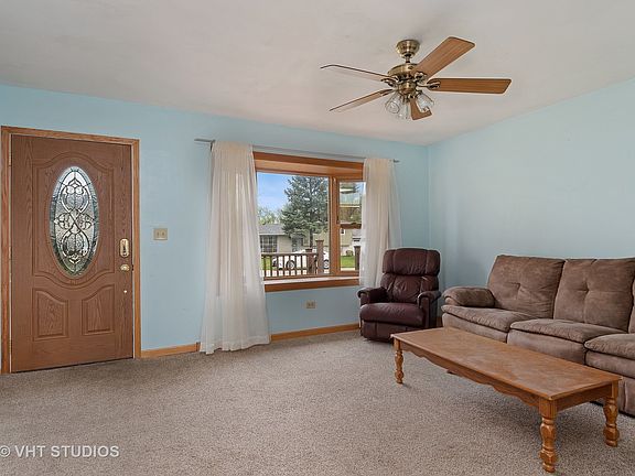 2nd image of 206 Diana St
