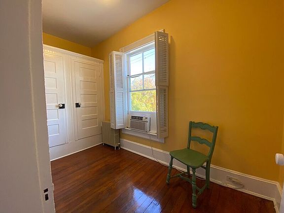 5th image of 1114 Prince Edward St APT 2