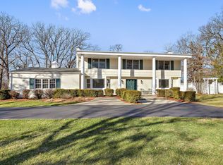1280 Oak Trail Dr, Libertyville, IL