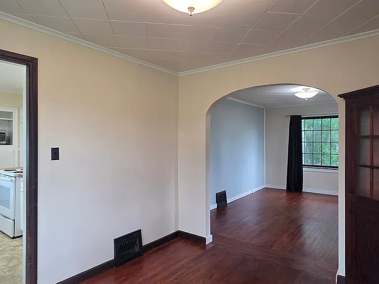 13497 Center Rd — Photo 9