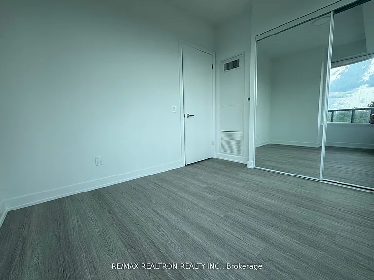8188 Yonge St #405 — Photo 18