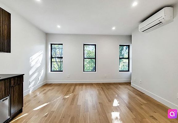 3rd image of 738 E 6th St APT 5C