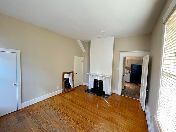 4th image of 1124 Carney St #1