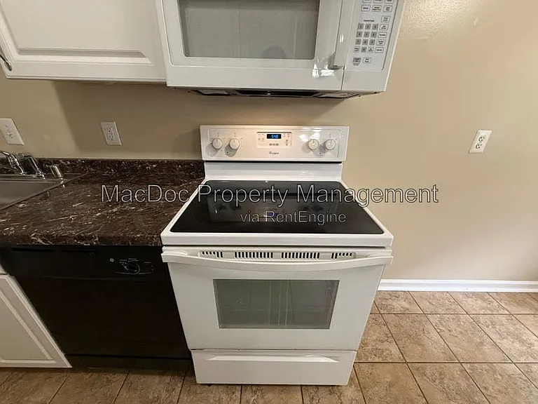 14611 Earlham Ct — Photo 12