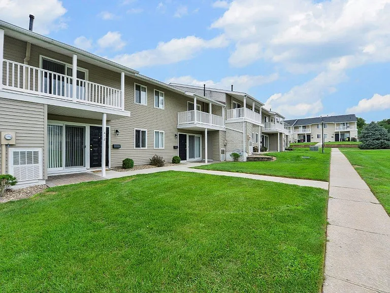 Greentree Village Townhomes — Photo 23