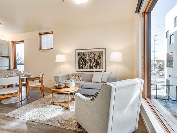 2 Bedroom Living Room/Dining