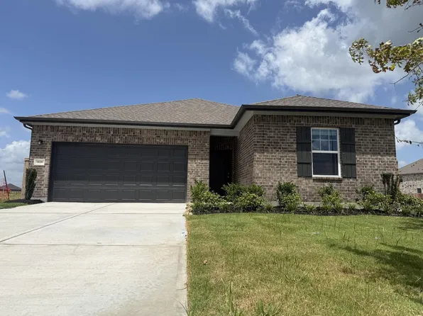 3118 Tanzanite Chase Dr, Angleton, TX 77515
