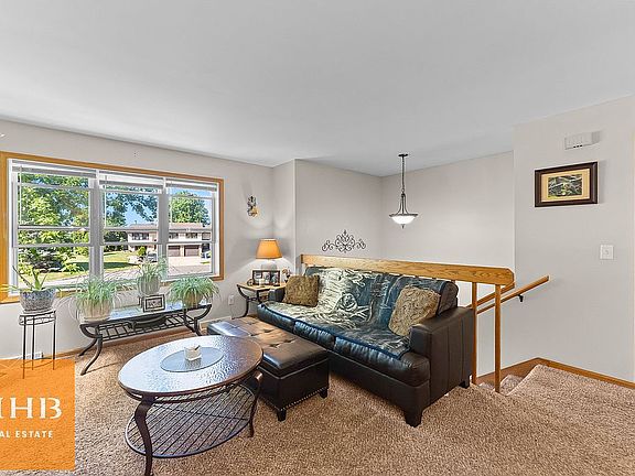 4th image of 2660-2662 Stanbrook St