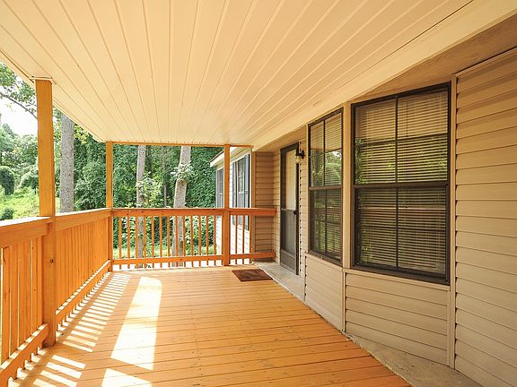 3rd image of 32 Peachtree Cir