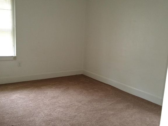 3rd image of 2305 Greenwood Dr