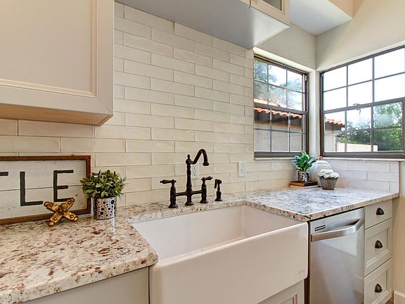 4th image of 4048 Corrientes Ct E
