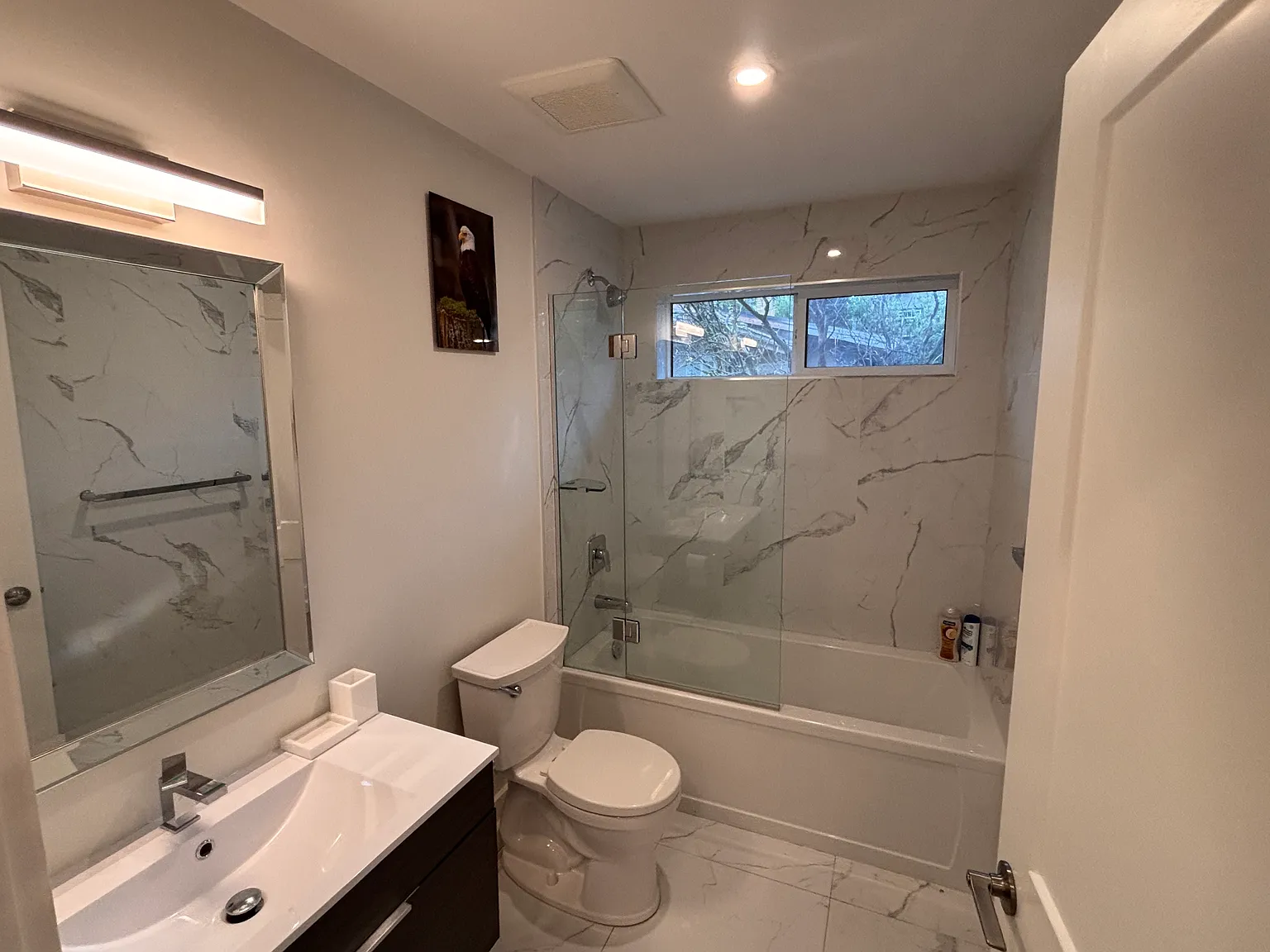 5 bed, 4000 sqft, $9,000 — Photo 2