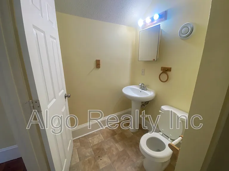 2117 Ilion Ave N — Photo 12