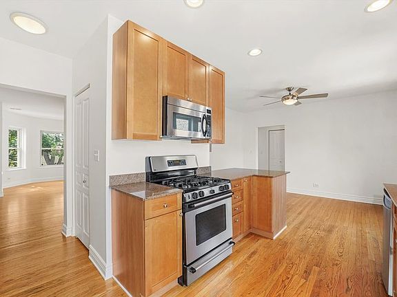 3rd image of 5705 N Maplewood Ave #2