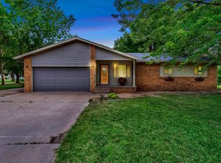 636 Sherman Dr, Newton, KS 67114