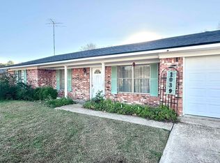 1039 Chevy Chase St, Gladewater, TX 75647