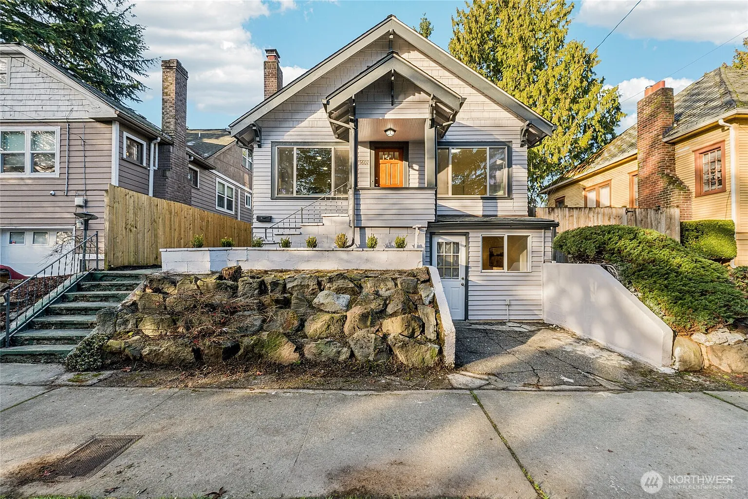 5607 5th Avenue NE photo 1