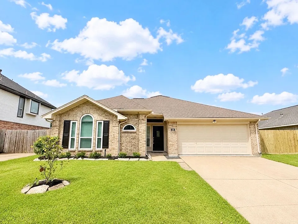 236 Almond Dr
