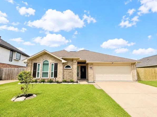 236 Almond Dr, Lake Jackson, TX 77566