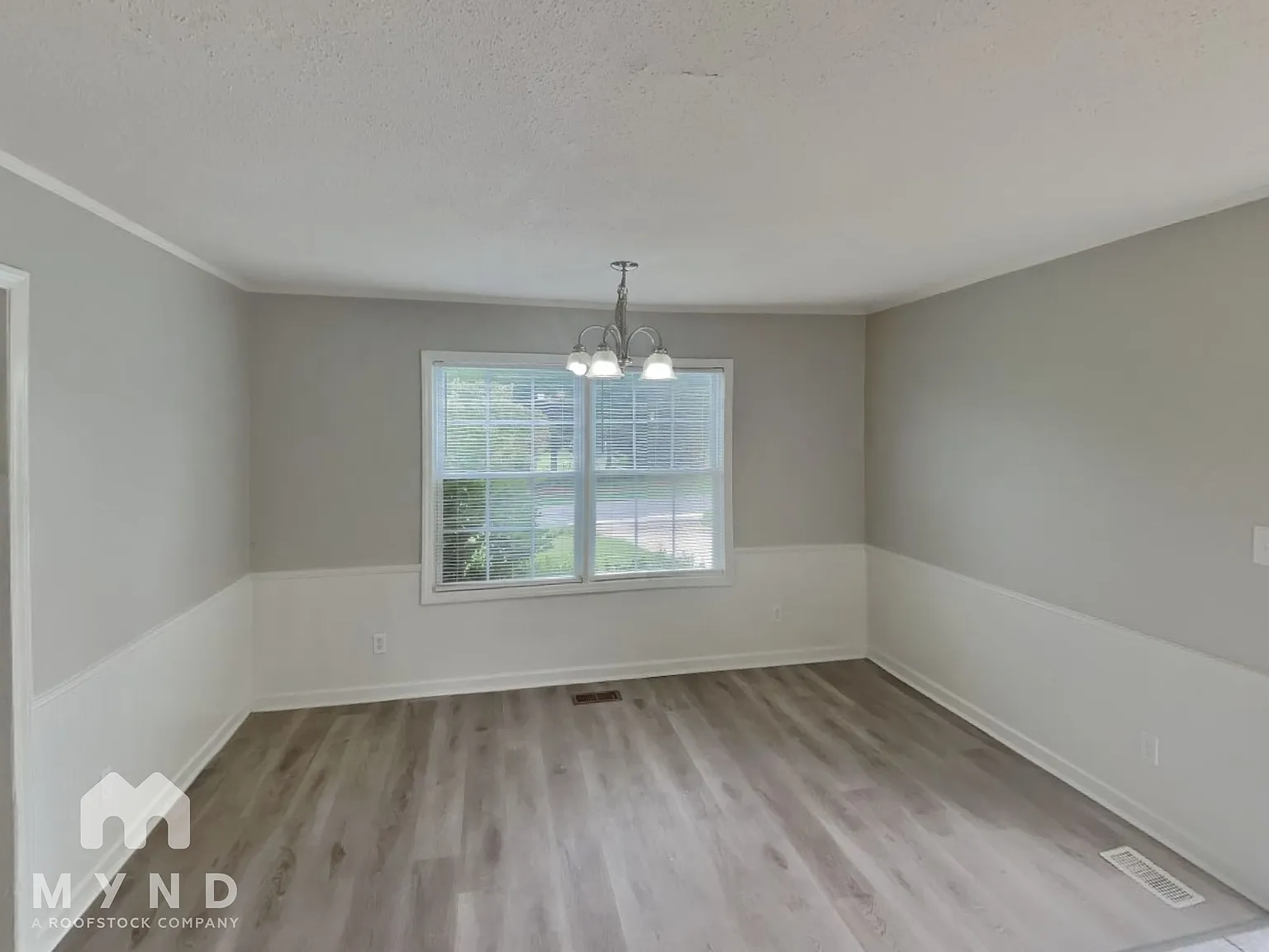 3 bed, 2.0 bath, 2128 sqft, $2,090 — Photo 3