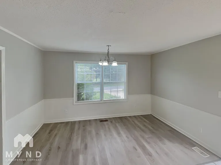 2515 Winterfield Dr — Photo 3