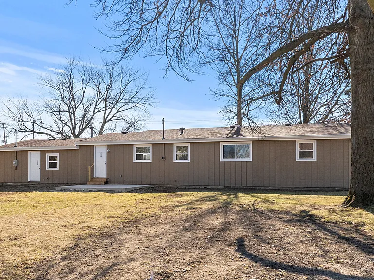 1514 W Dupont Rd — Photo 35