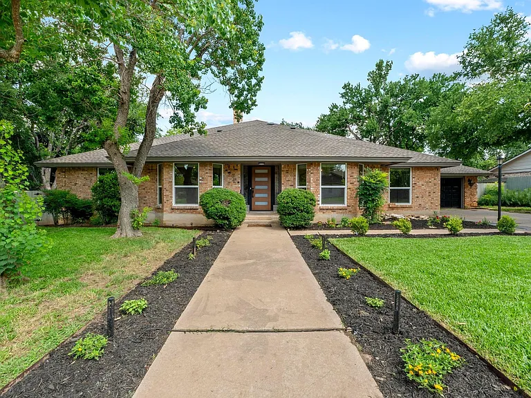 801 Lime Rock Dr — Photo 1