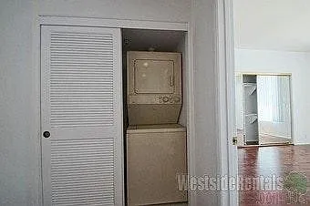 8349 Blackburn Ave #302 — Photo 15