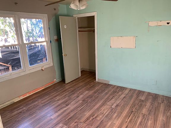 4th image of 1253 Acacia Ave