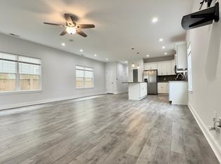 214 Chamberlin Ave W, Hampton, VA 23663