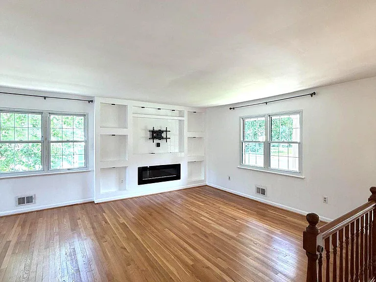 1234 Pleasant Valley Dr — Photo 3