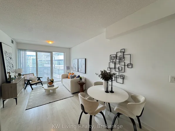 100 Harbour St #5006, Toronto, ON M5J 0B5