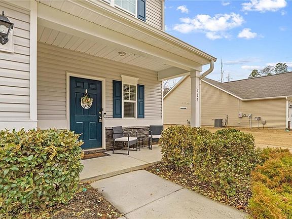 2nd image of 507 Oak Brook Dr