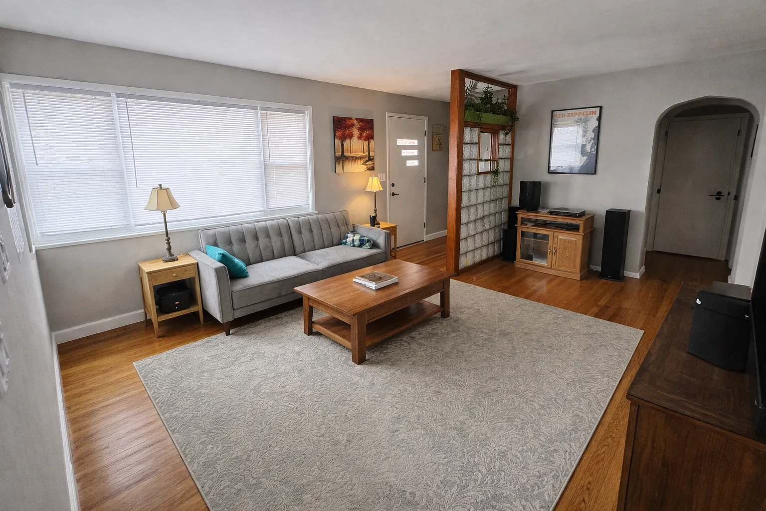 4 bed, 2.5 bath, 1412 sqft, $3,700 — Photo 2
