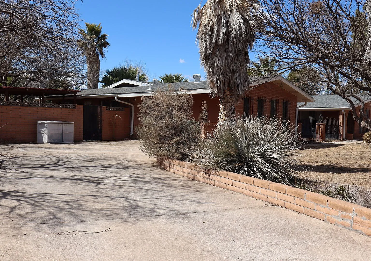 5 bedroom — Photo 1