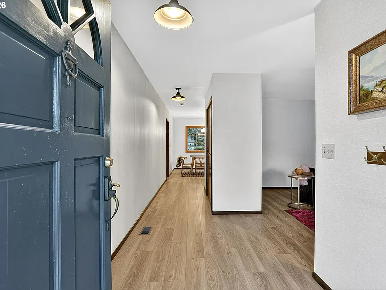 12855 SW Glenn Dr — Photo 2