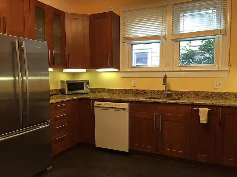 648 N Kenmore St — Photo 17