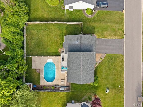 3rd image of 7404 Bay Chapel Cir