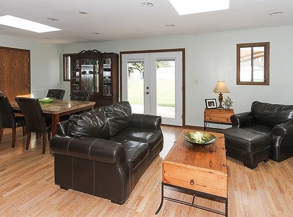 4th image of 1073 Martingale Dr