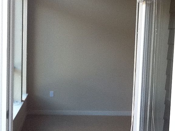 3rd image of 1000 10th Ave NE Unit 203