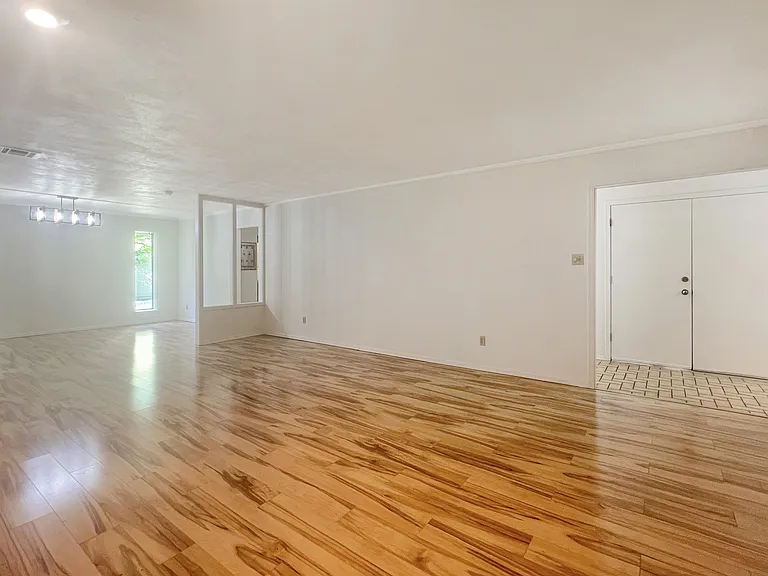 2604 NE Garden Ln — Photo 7