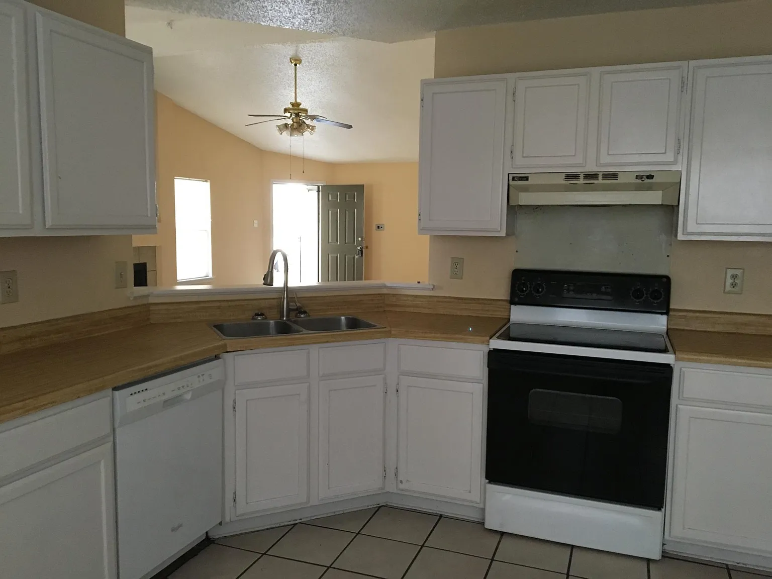 3 bed, 1809 sqft, $1,800 — Photo 2